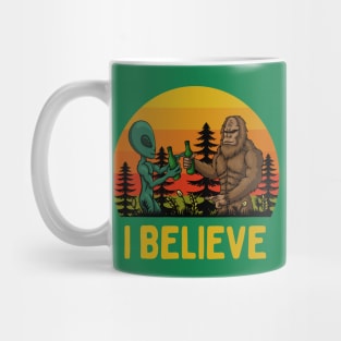 I Believe: Funny Conspiracy Theory Lovers - Bigfoot and Green Alien Sharing a Beer Mug